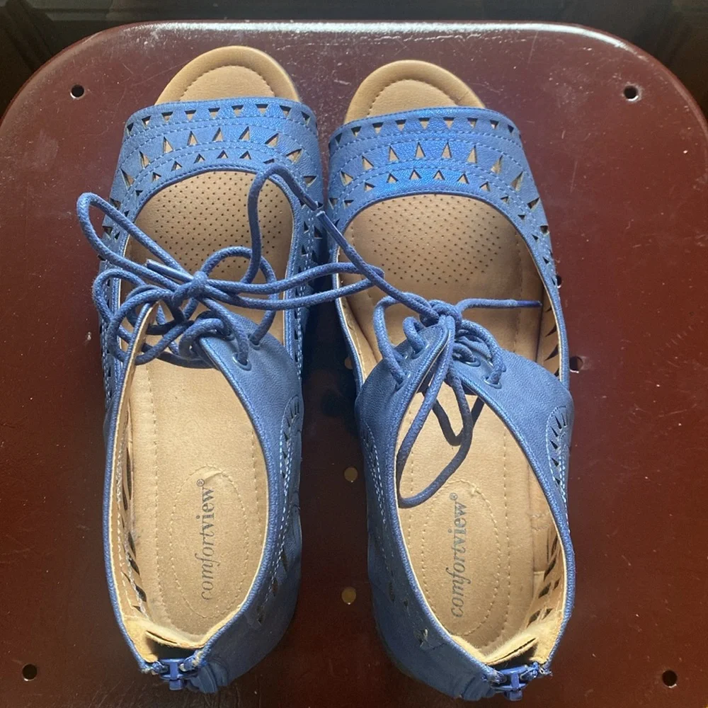 Comfortview. Women's Cutout Sandals - Navy. Size 10 - Picture 3 of 11